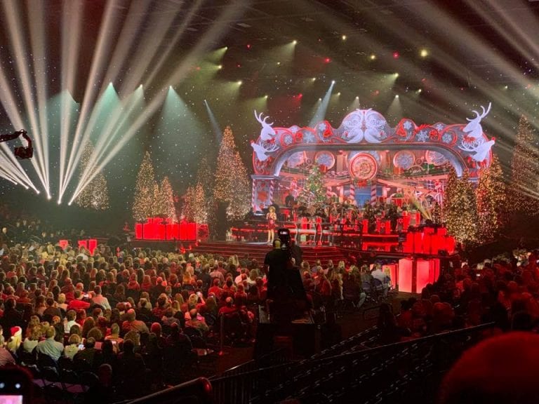 ‘CMA Country Christmas’ Comes to the Curb