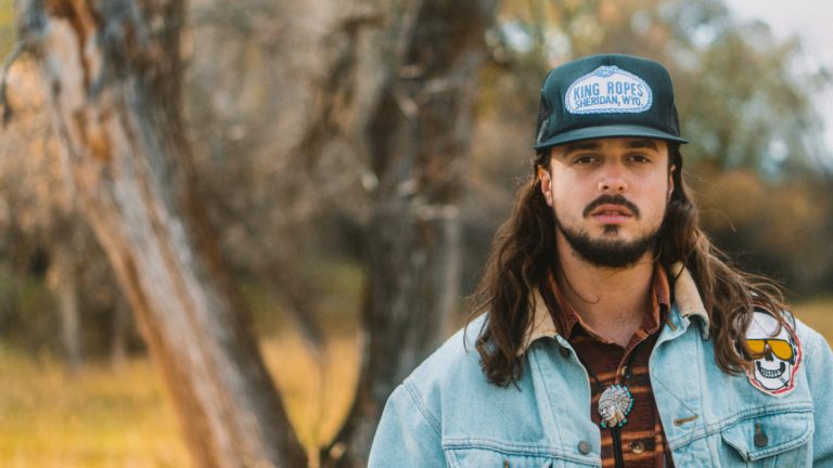 Belmont Alumnus Ian Munsick Signs with Warner Music Nashville