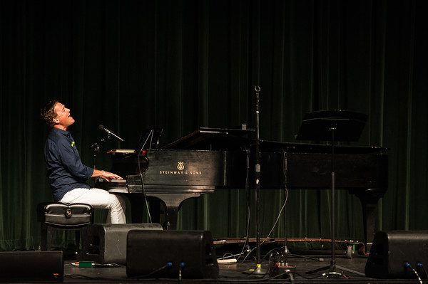 Michael W. Smith Leads Chapel Service