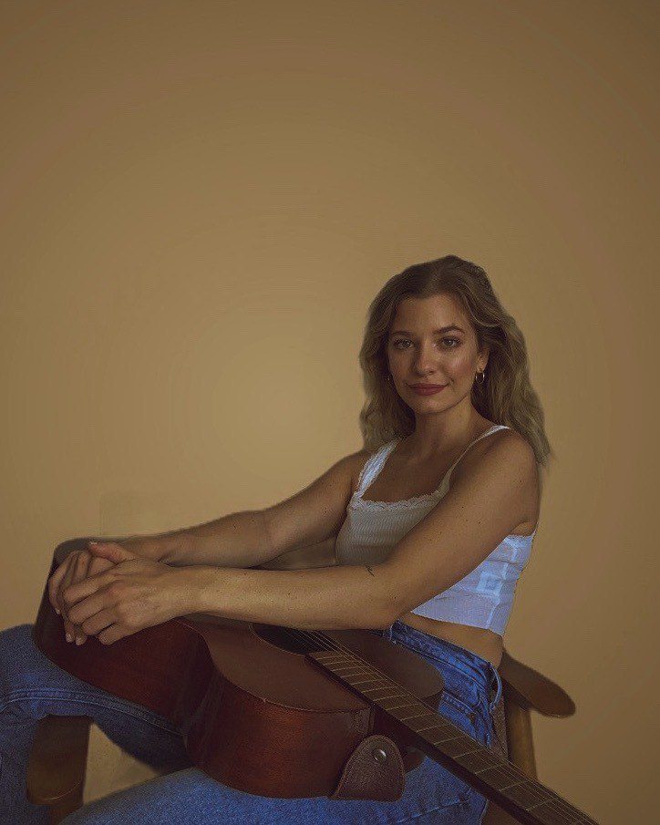 Belmont Alumna Emily Landis Co-Writes No. 1 Country Song ‘The Good Ones’