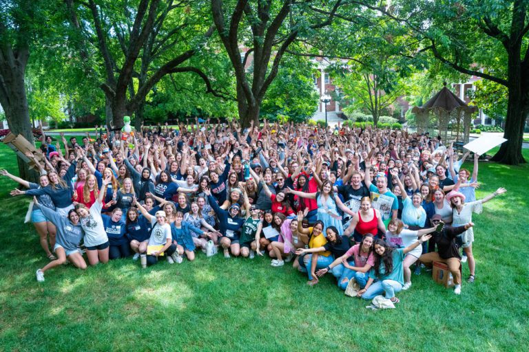 More Than 400 Student Leaders Pitch In to Make Move In Weekend a Success