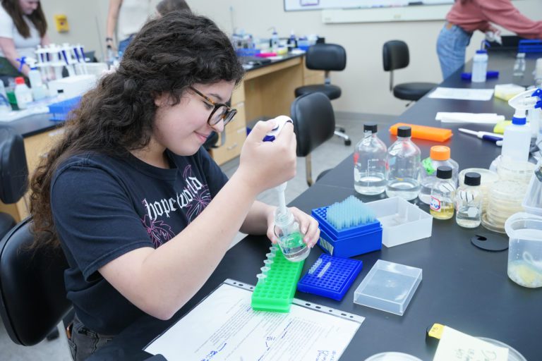 Belmont Undergraduate Students Spend Summer 2022 Immersed in Research Projects